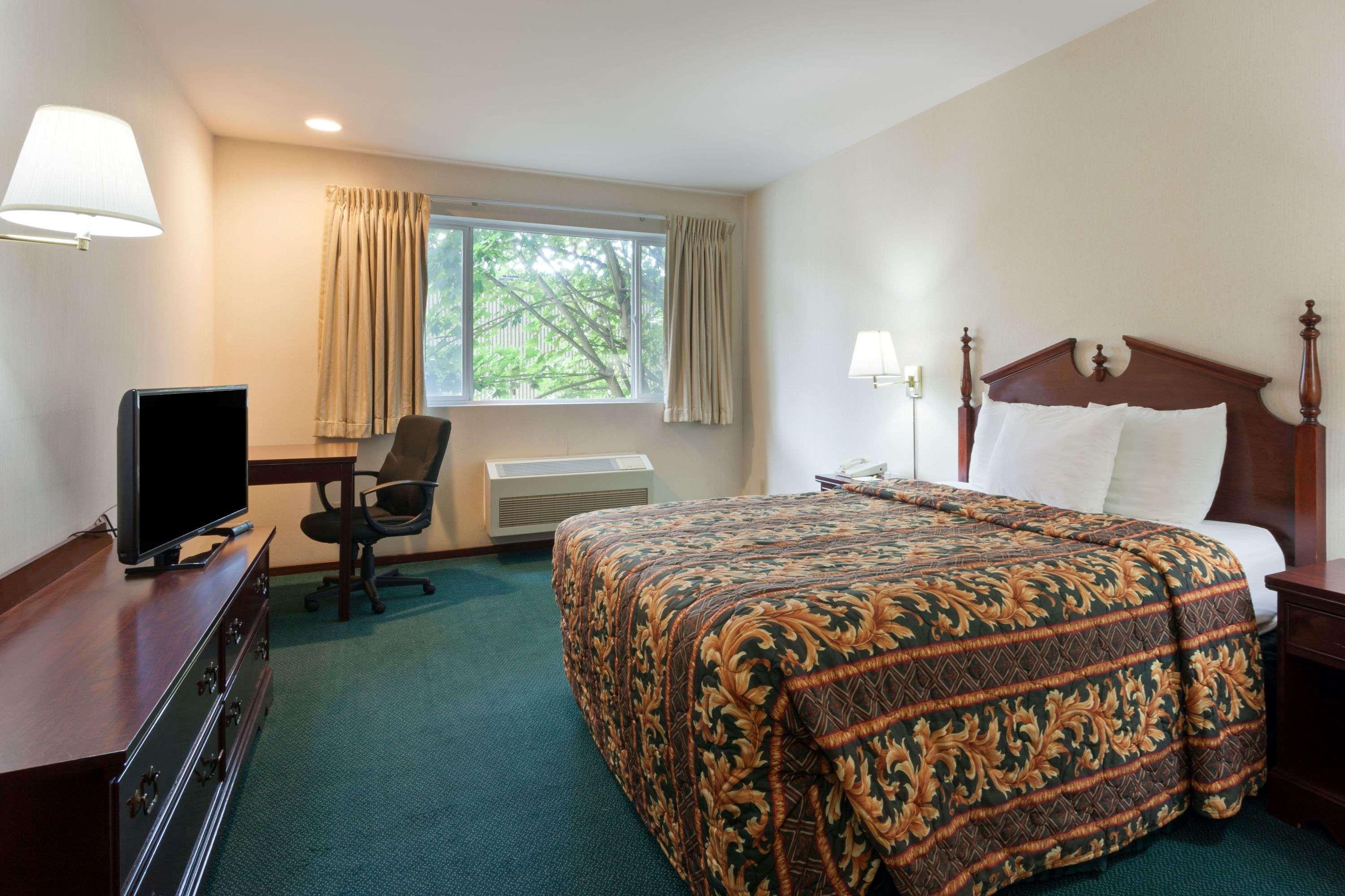 Days Inn By Wyndham Seatac Airport Exterior photo