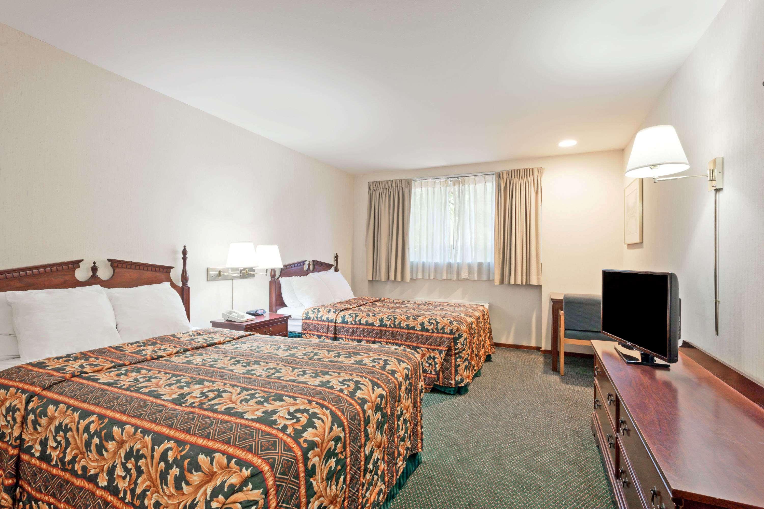 Days Inn By Wyndham Seatac Airport Exterior photo
