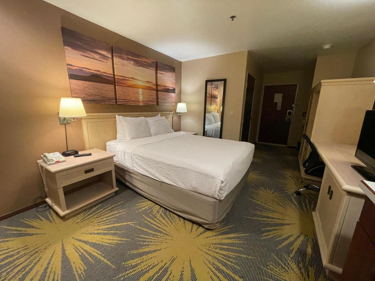 Days Inn By Wyndham Seatac Airport Exterior photo